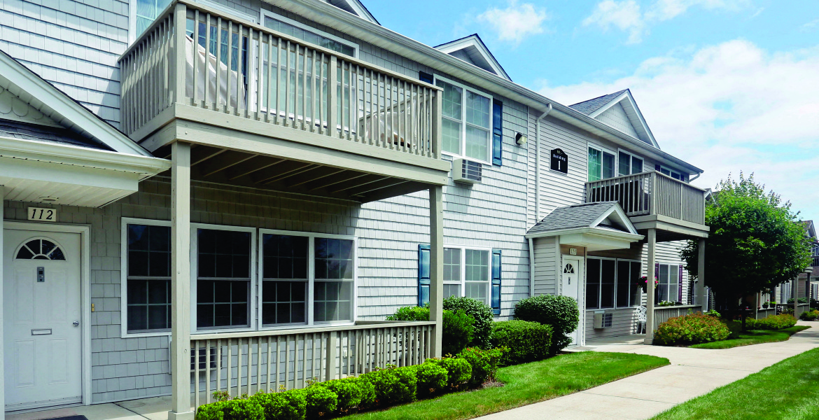 Apartments in Medford, NY Medford Pond Luxury Apartments Photo Gallery